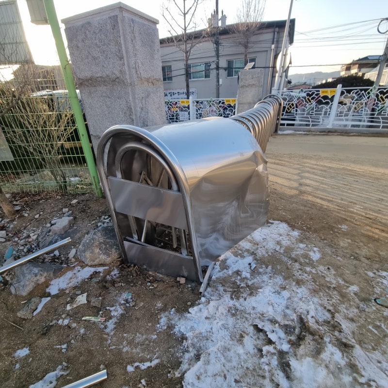 학교 자바라대문수리 트럭 충돌 찌그러진 스텐덮개 교체 후기