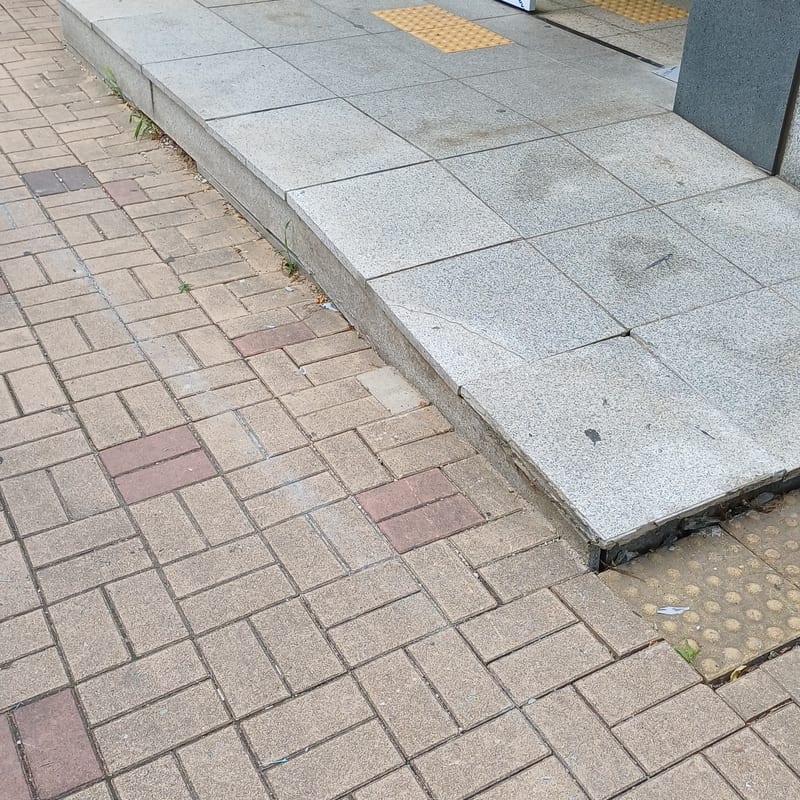상가 출입구 경사로 바닥 전면 철거 재시공