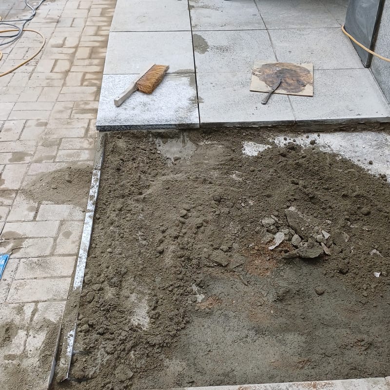 상가 출입구 경사로 바닥 전면 철거 재시공 시공 사진 10
