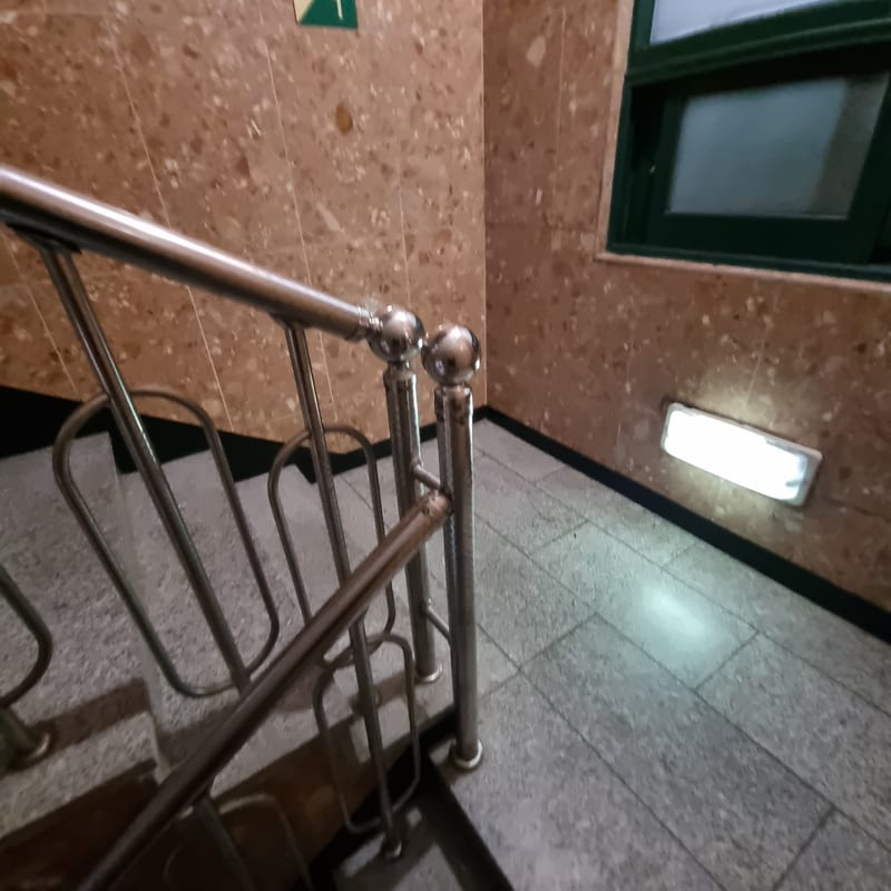 계단난간 손잡이 볼부속 떨어짐 알곤용접 수리 시공 사진 7